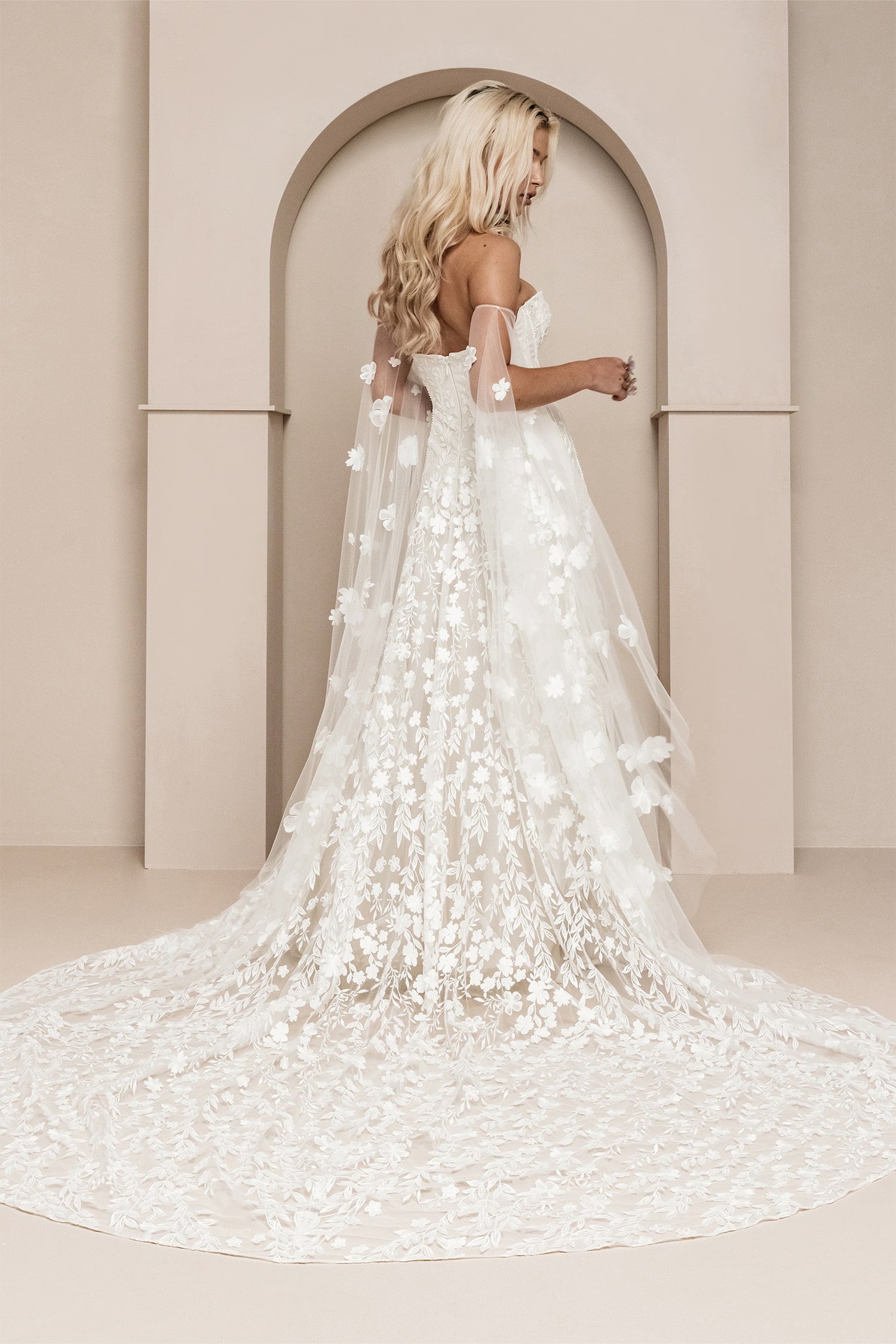 atelier-lawenda-berlin-gdynia-hochzeitskleider-brautkleider-wedding-dresses-rue-de-seine-cora-off-white-gown